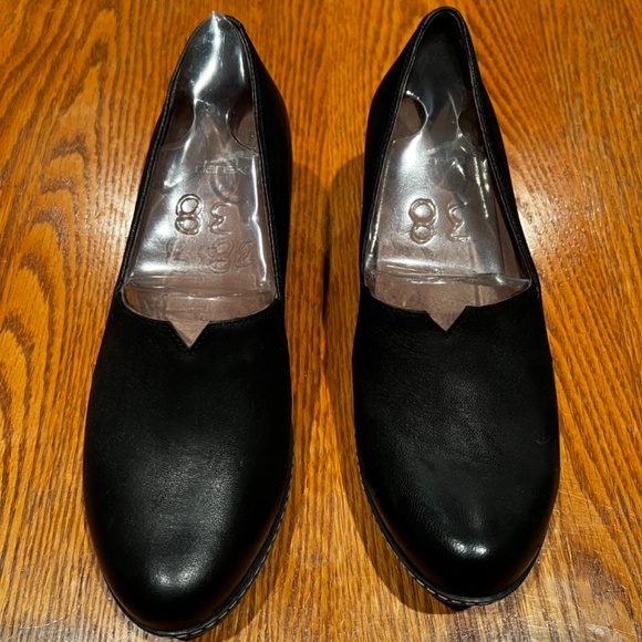 Never Worn Dansko Women’s Shoes - Picture 3 of 3